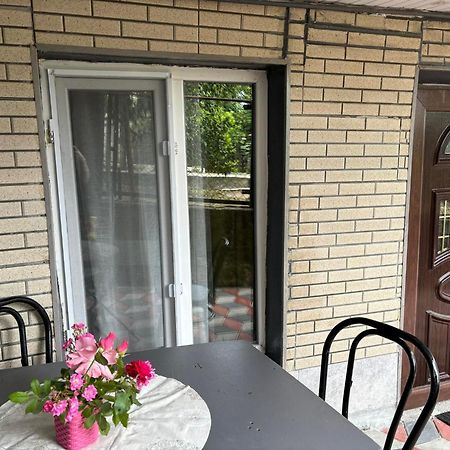 Guest House Happy House Kutaissi Exterior foto