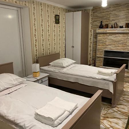 Guest House Happy House Kutaissi Exterior foto