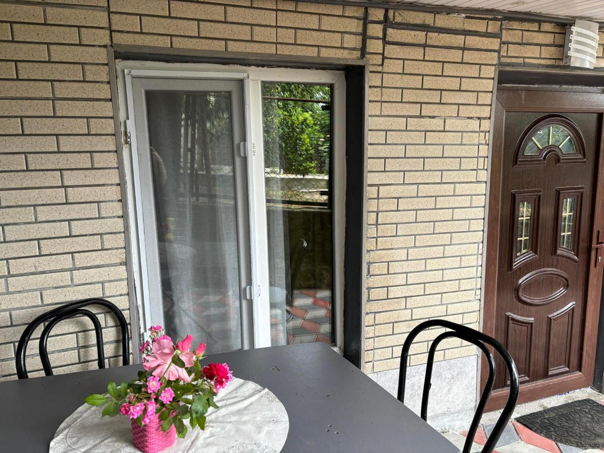 Guest House Happy House Kutaissi Exterior foto
