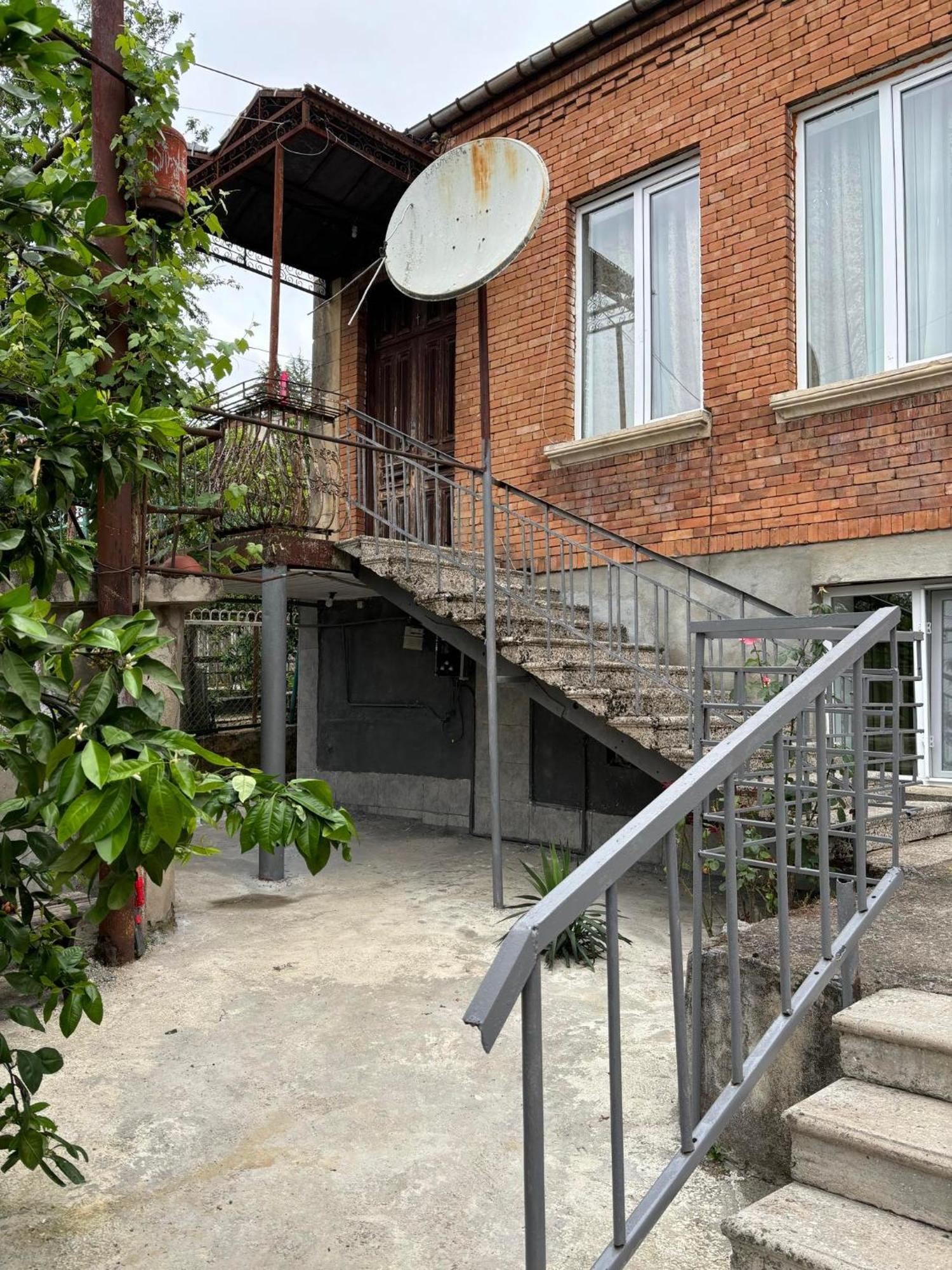 Guest House Happy House Kutaissi Exterior foto