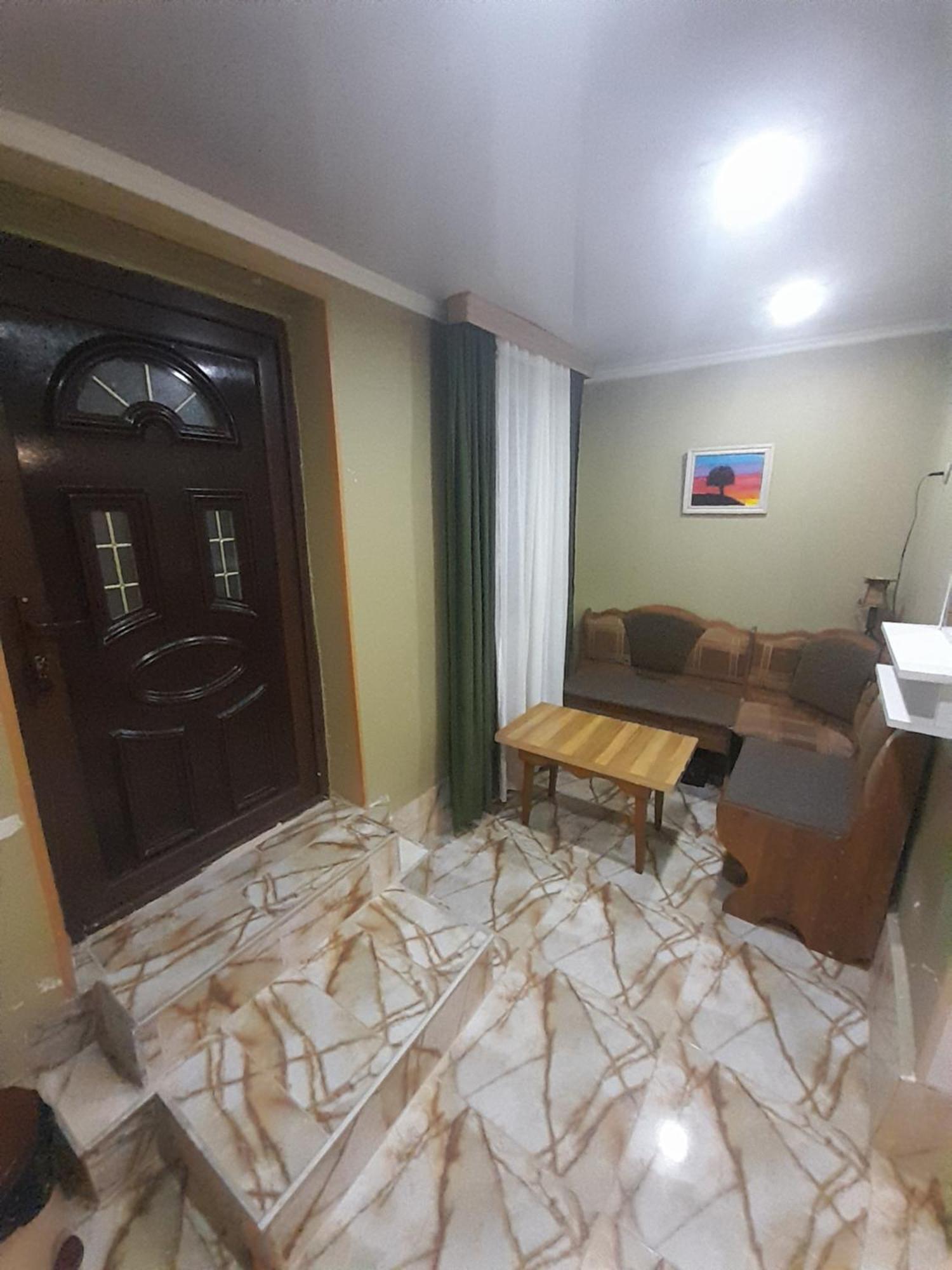 Guest House Happy House Kutaissi Exterior foto